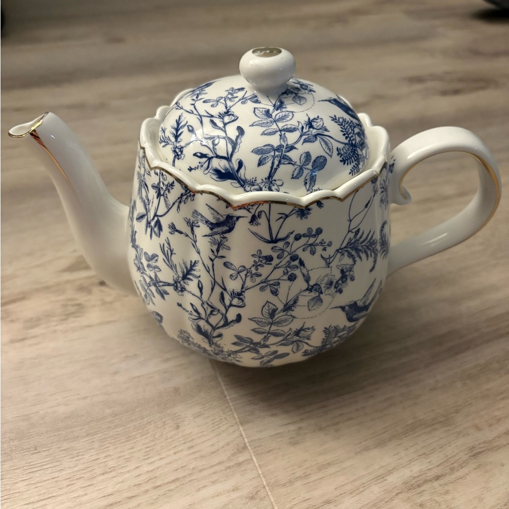 Elegant Porcelain Teapot Grace's Teaware Classic Blue White Bird Floral